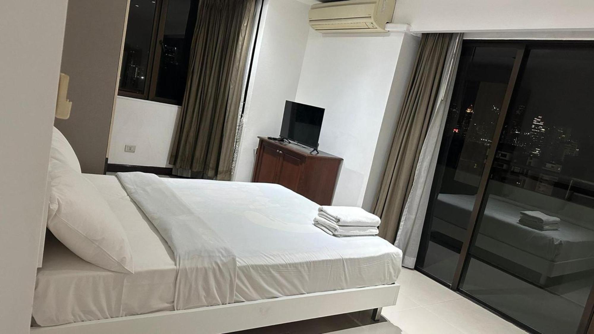 Omni Tower Sukhumvit Soi 4 Direct Apartment Bangkok Exterior photo