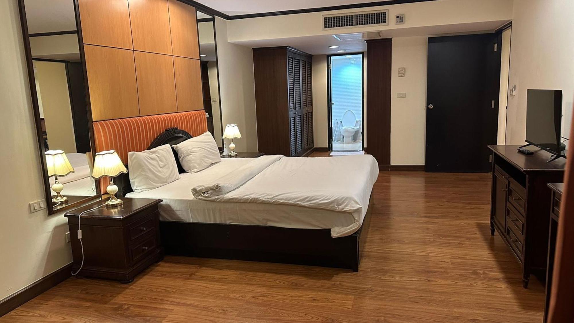 Omni Tower Sukhumvit Soi 4 Direct Apartment Bangkok Exterior photo
