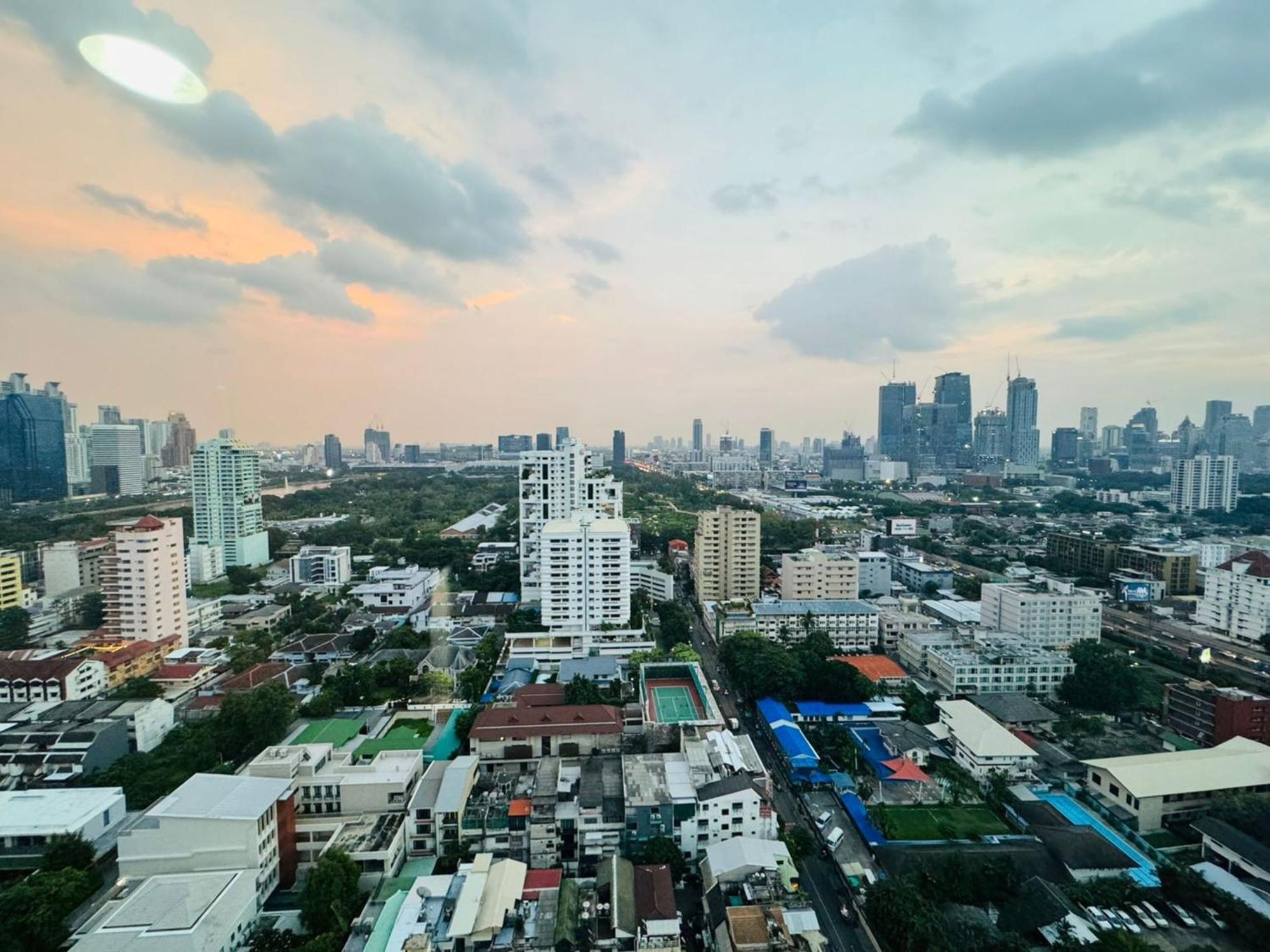 Omni Tower Sukhumvit Soi 4 Direct Apartment Bangkok Exterior photo