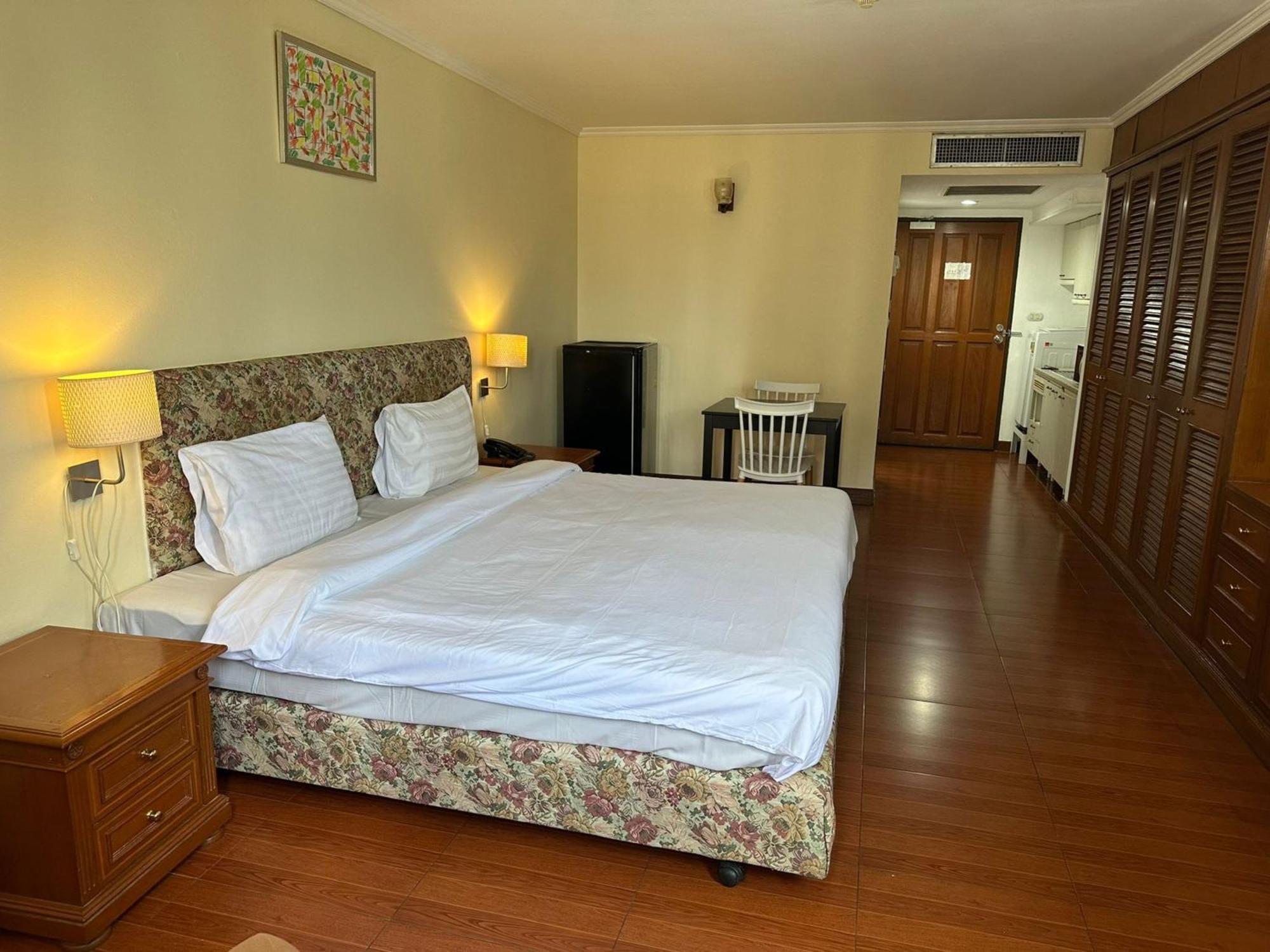 Omni Tower Sukhumvit Soi 4 Direct Apartment Bangkok Exterior photo