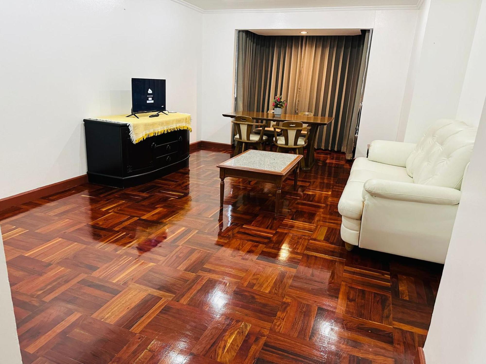 Omni Tower Sukhumvit Soi 4 Direct Apartment Bangkok Exterior photo